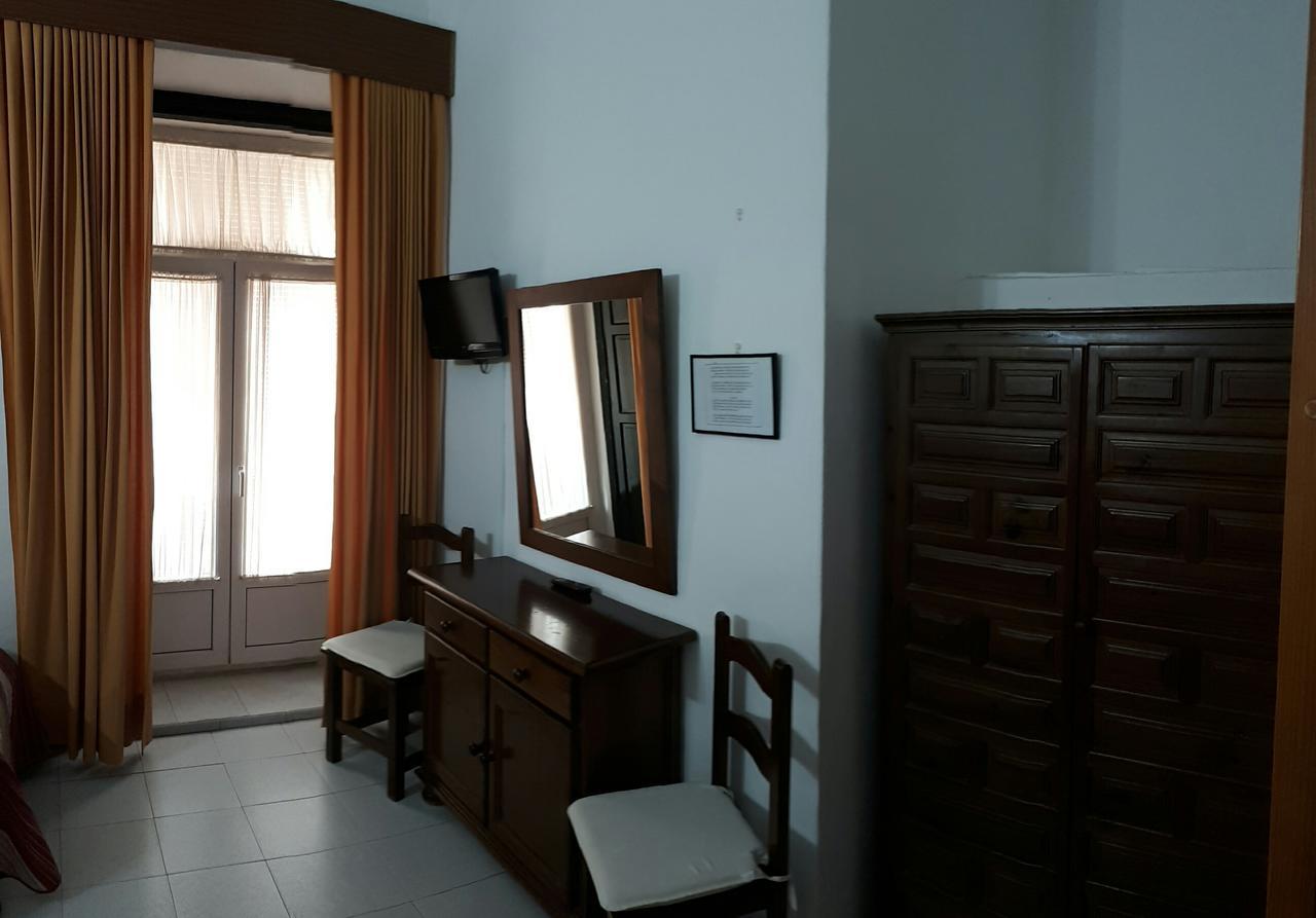 Hostal Manolo Эль-Пуэрто-де-Санта-Мария Экстерьер фото